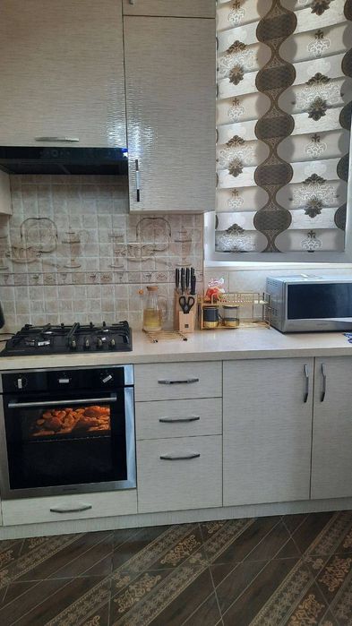 Сергели 10-ҳудудда 3-хонали, 9этажкали домни 5-этажи сотилади