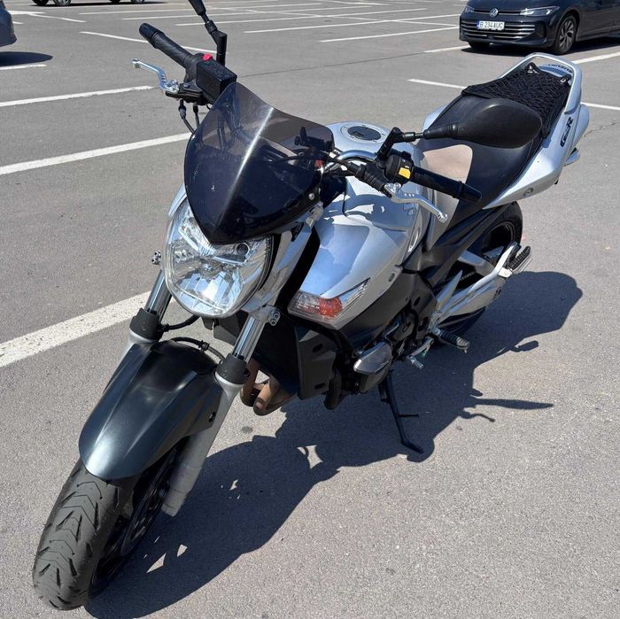 Suzuki GSR600 2008