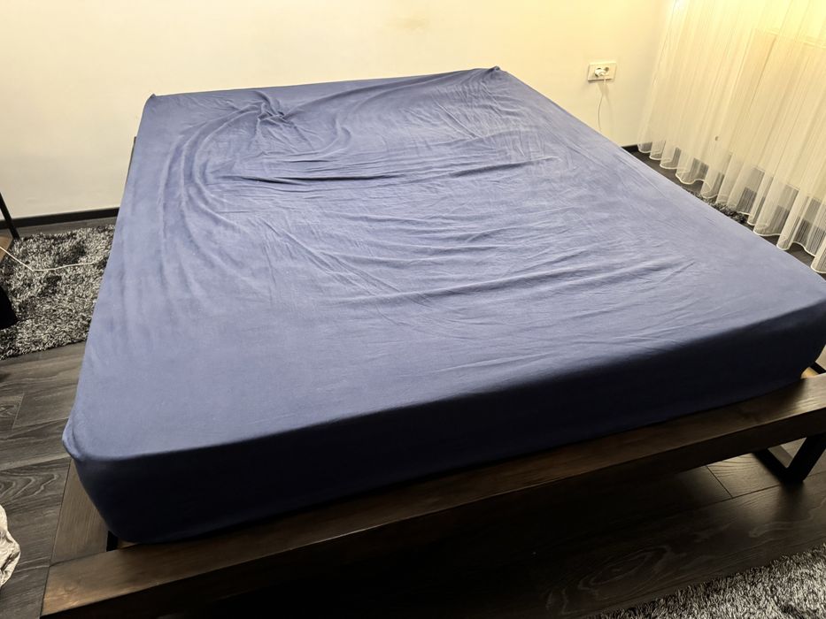 Vand pat din lemn masiv si saltea