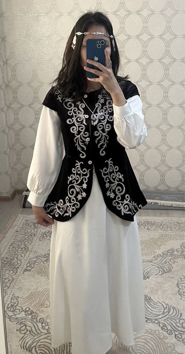 Кажекей с платьем