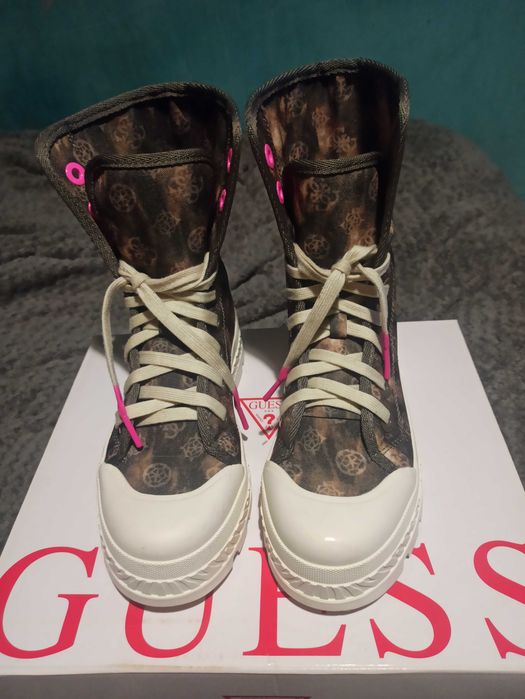 Guess туристически