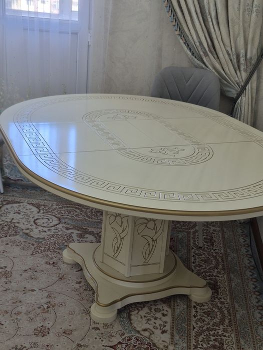 Стол для гостиной