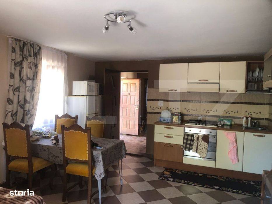 De vanzare doua case intr-o curte, teren 3700 mp , zona Supuru de Sus