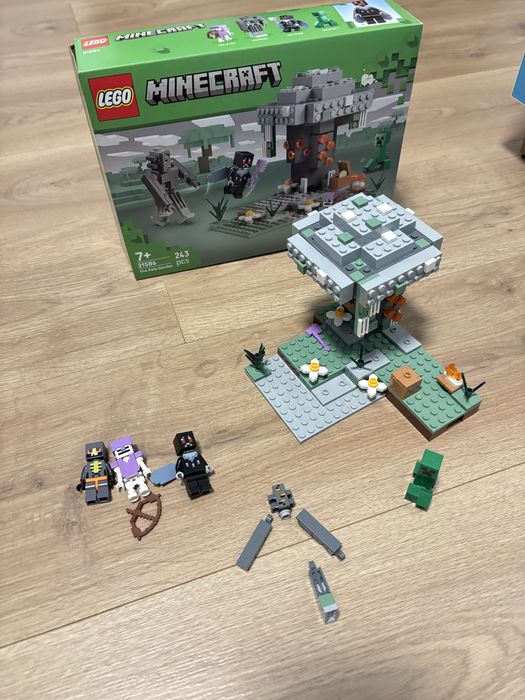Lego Minecraft The Pale Garden