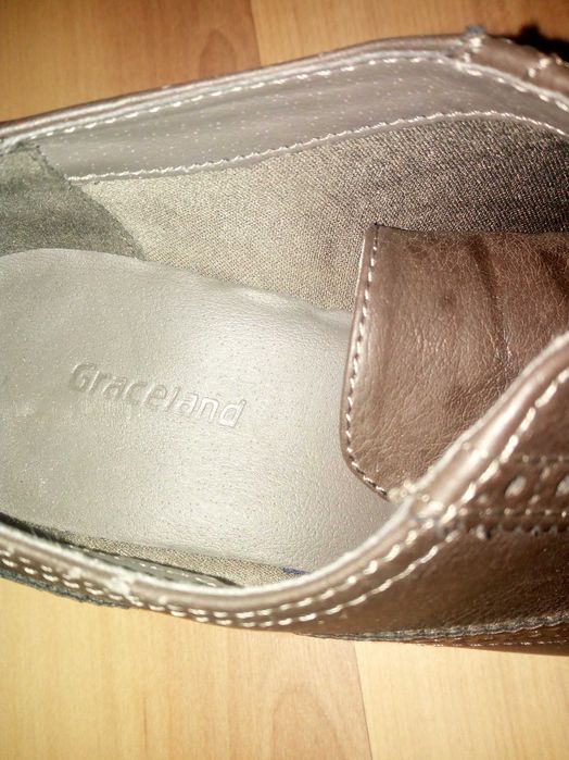 Продам женские туфли