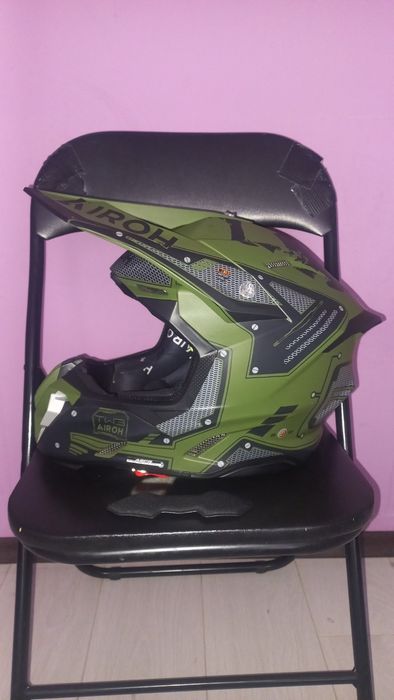 Каски за мотор - Airoh и Shoei