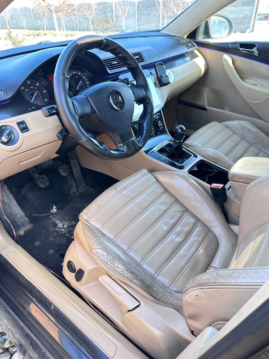Vând Passat b6 avariat