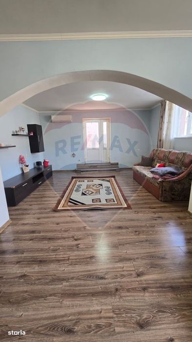 Casă / Vilă cu 5 camere de vânzare