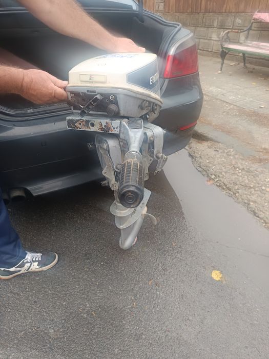 Продавам извън бордови двигател