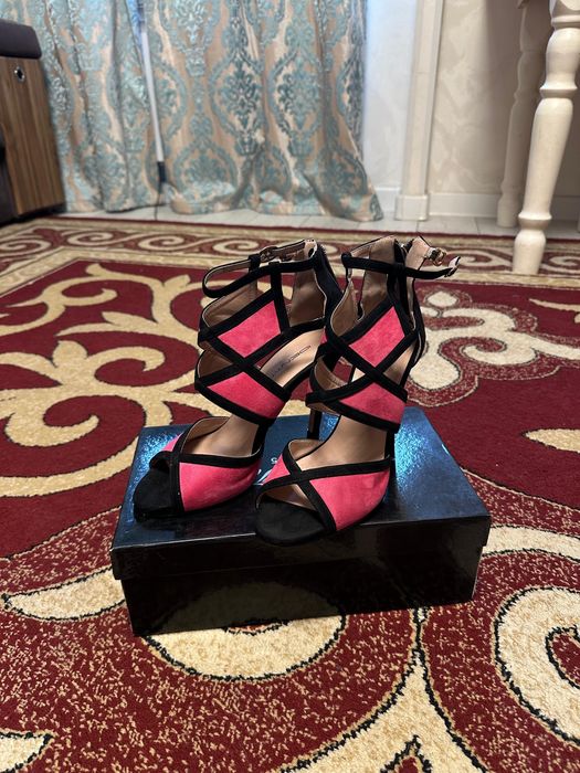 Туфли и босоножки разные