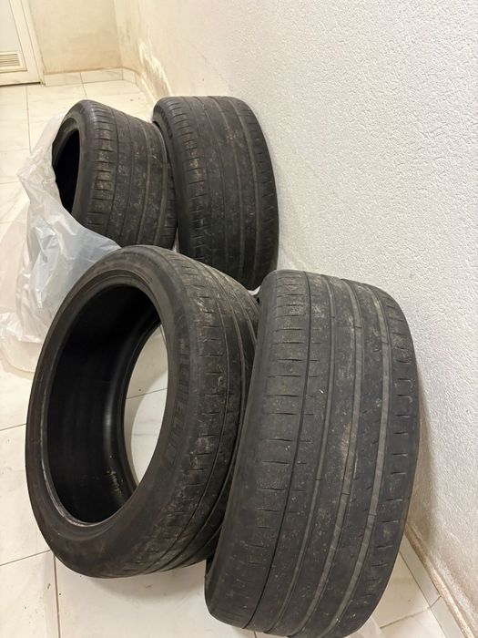 Anvelope vară 22” AMG 325/35 R22 + 285/40 R22 – uzate, set complet