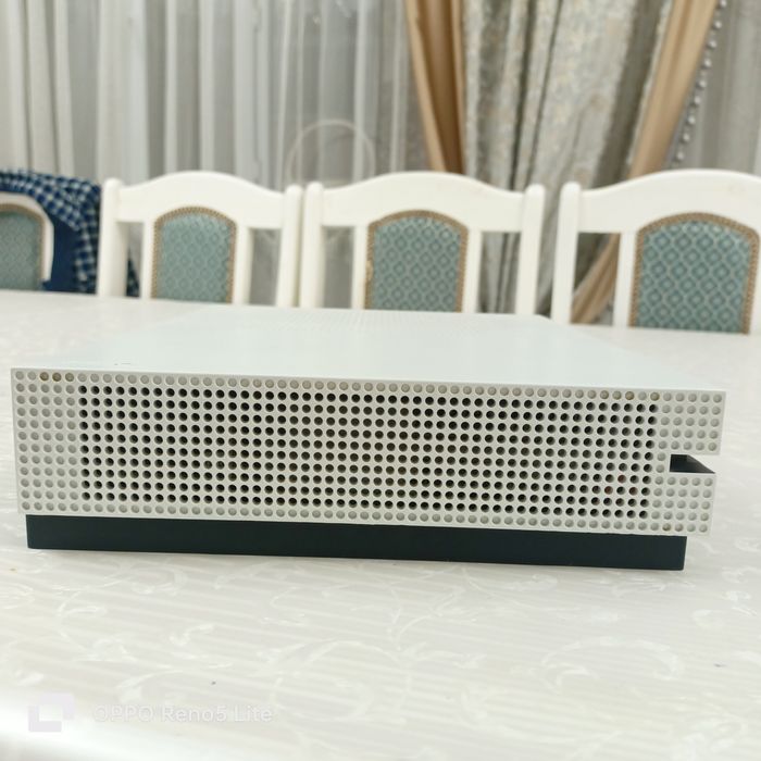 Xbox one s 1tb,2 Джостика