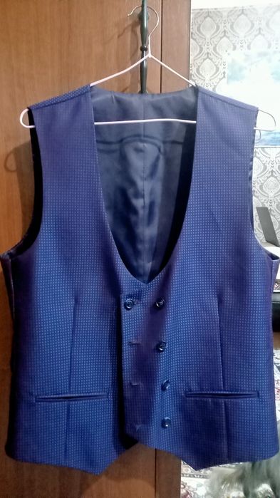 Костюм тройка мужской.