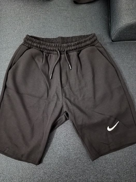 Vând bermude barbatesti The North Face, Nike