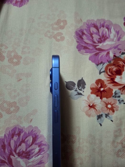 iPhone 16 ultramarine