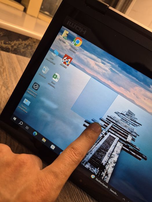 Сенсорный ноутбук Acer TravelMate Spine B118