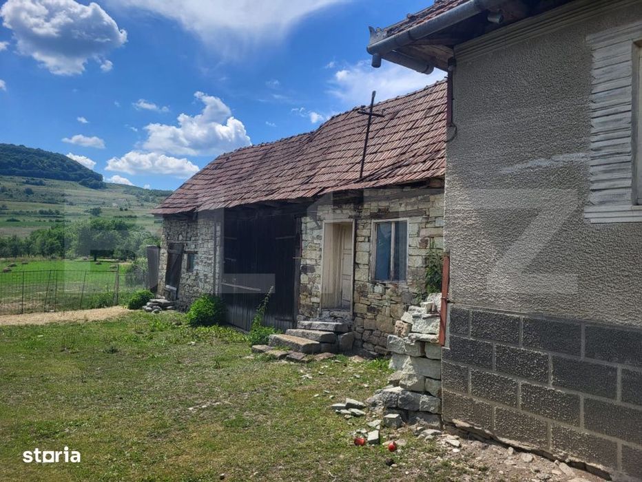 Casa in Cornesti jud Cluj cu tern aferent 4200mp