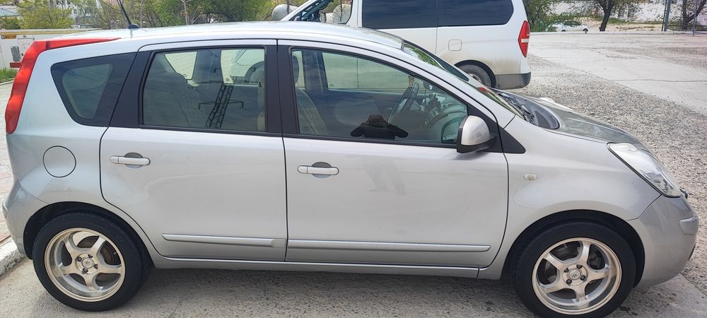 Nissan note 2008 года