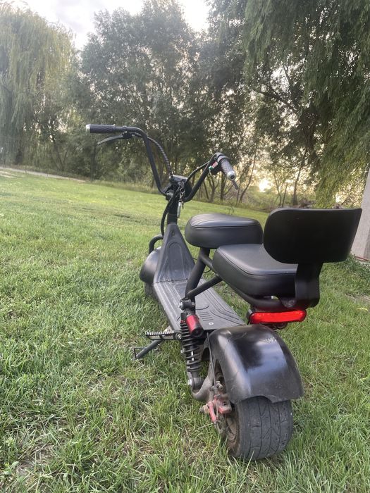 Vand moped cu 1800 de lei pret negociabil