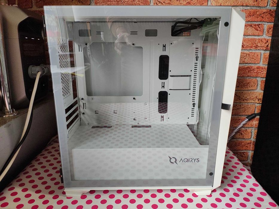 Carcasa PC Gaming AQIRYS Wezen White.