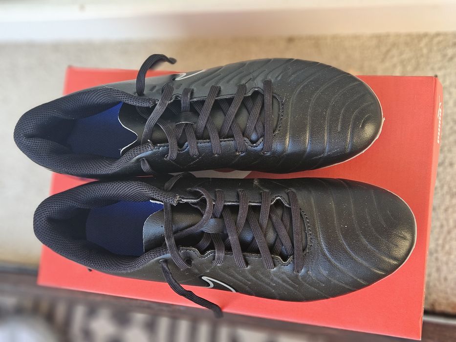 Бутонки     Nike