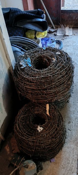 Калючая проволка в бабинах
