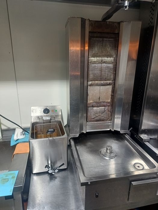 Aparat kebab cu 4 arzătoare perfect funcțional !!