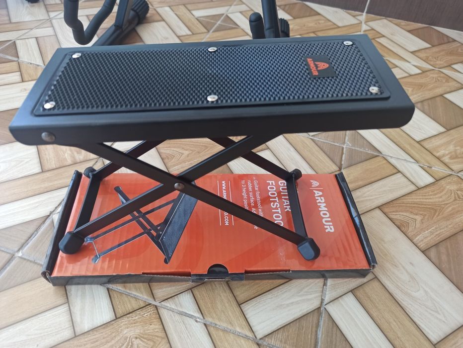 Подставка под ногу гитариста складная