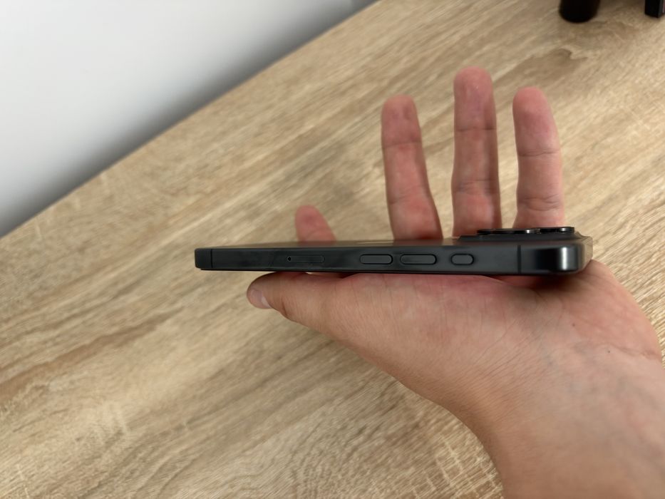 Vand iphone 15 pro impecabil