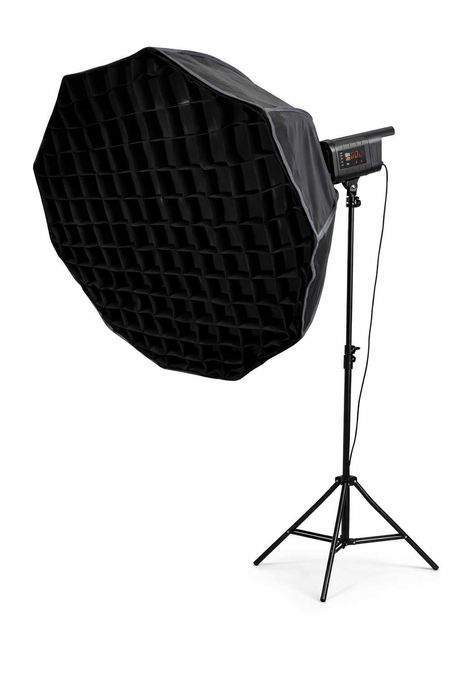 Студийный свет с большим софтбоксом (октабокс с сотами)