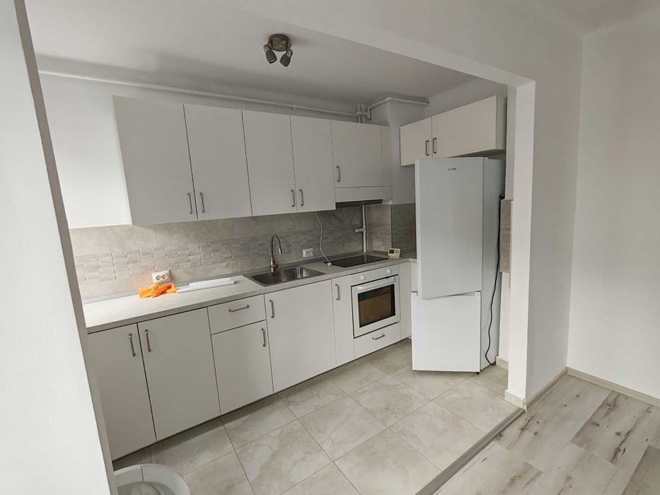 Inchiriez apartament 3 camere