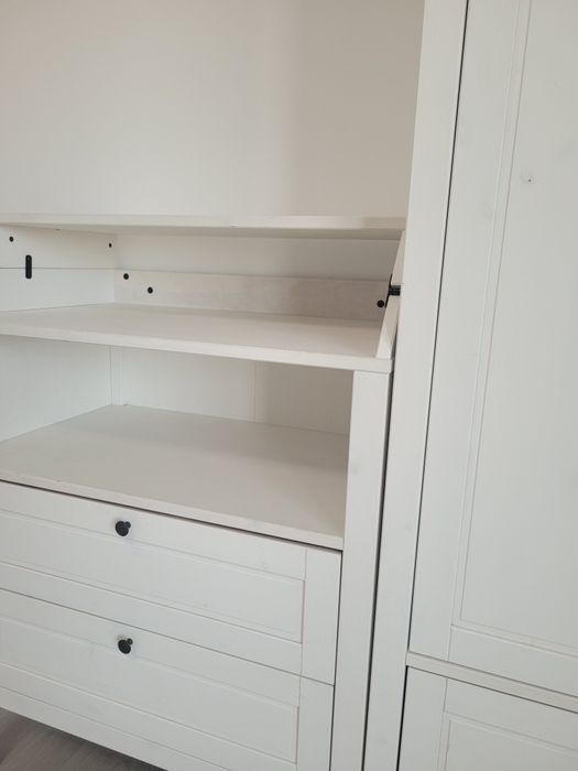 Vand dulap haine + masa de infasat/comoda Sundvik Ikea