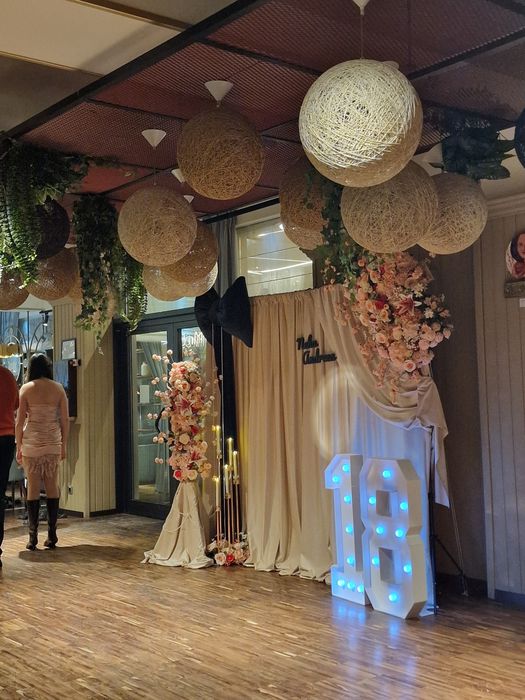 Cifre 18 de închiriat