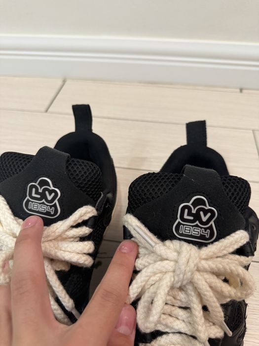 lv skate all black