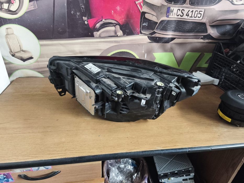 Far Volvo XC 40, C40 model facelift 2023+