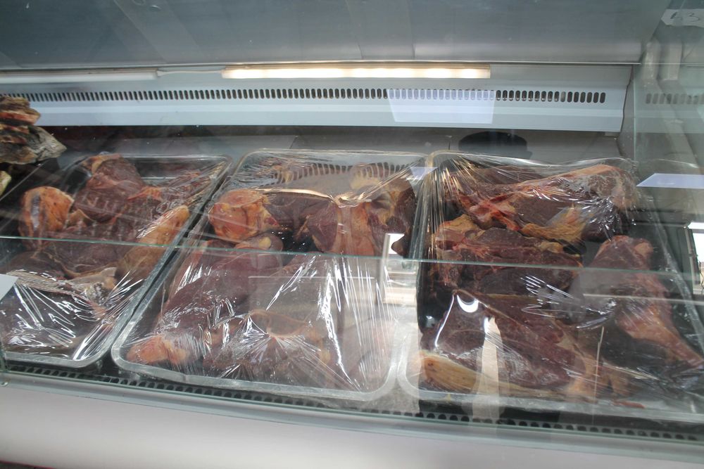 Сдается в аренду мясной магазин.