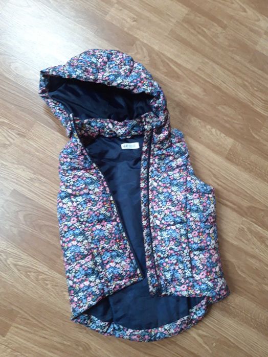 Vesta cu gluga, fete 8-10 ani