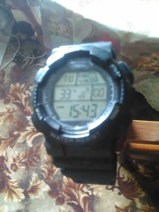 Водоустойчив и удароустойчив часовник