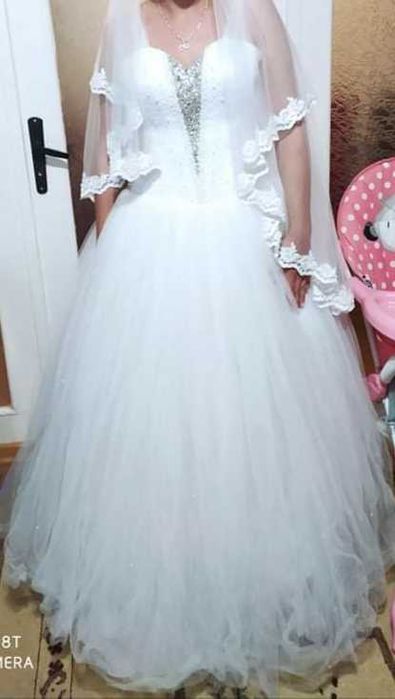 Булченска рокля с воал