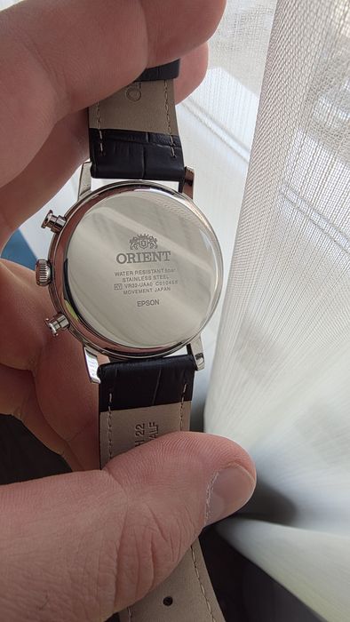 Продавам часовник Orient RA-KV0404B