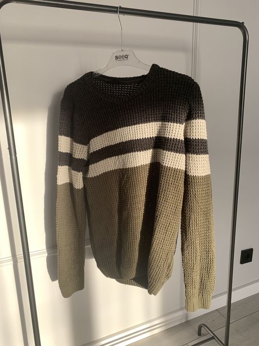 Свитер темно зеленый