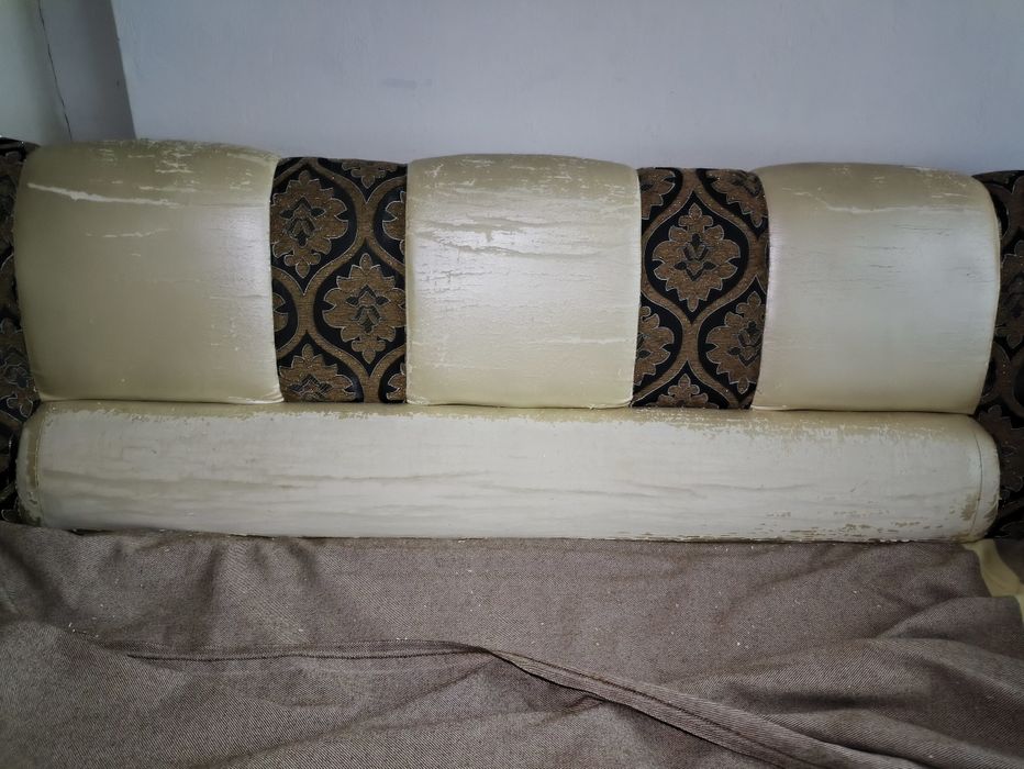 Диван и кресло срочна