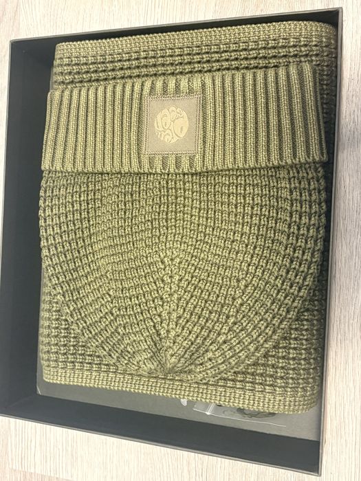 Set iarnă PRETTY GREEN,căciulă si eșarfă