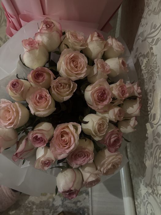 Цветы свежий только что принесли