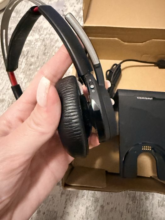 Poly Voyager Focus UC Headset Noi