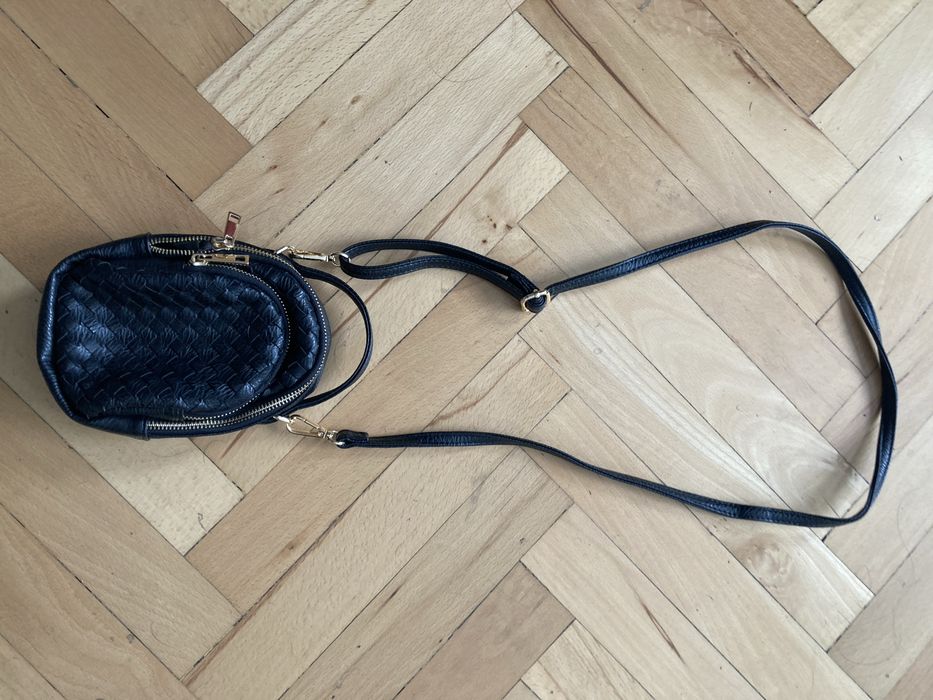 Черна чантичка - нова