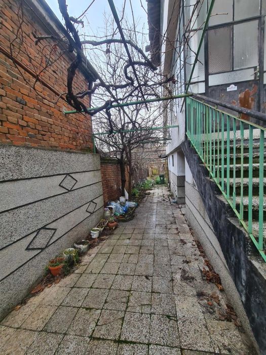 КЪЩА в кв. Изгрев, град Хасково