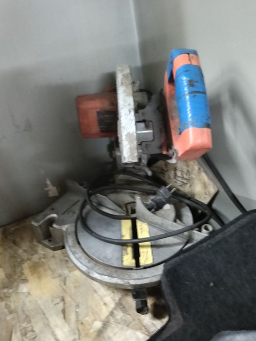 Пила торцовочная.