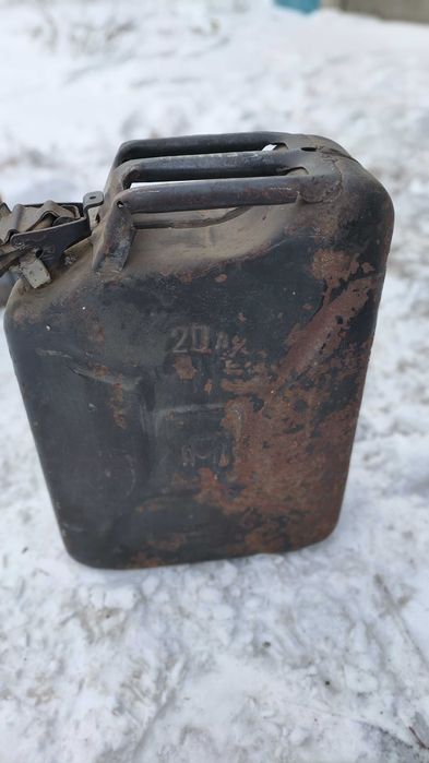 Канистры под топливо 20л