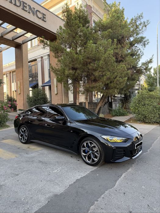 Bmw i-4 40 L night sport